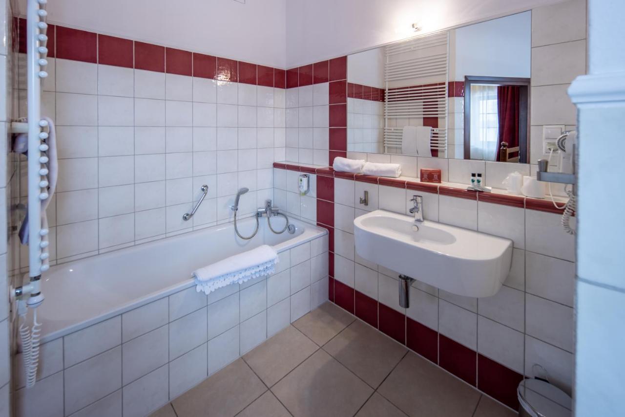 Hotel Sloneczny Mlyn Быдгощ Экстерьер фото